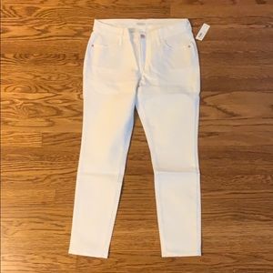 Old Navy Super Skinny white ankle jeans, 6 petite